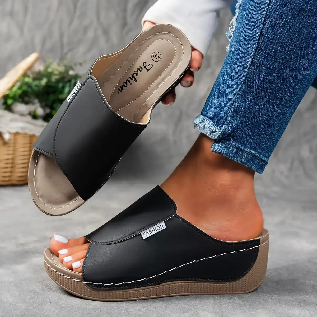 Women's Comfortable Thick Sole Arch Support Leather Slippers