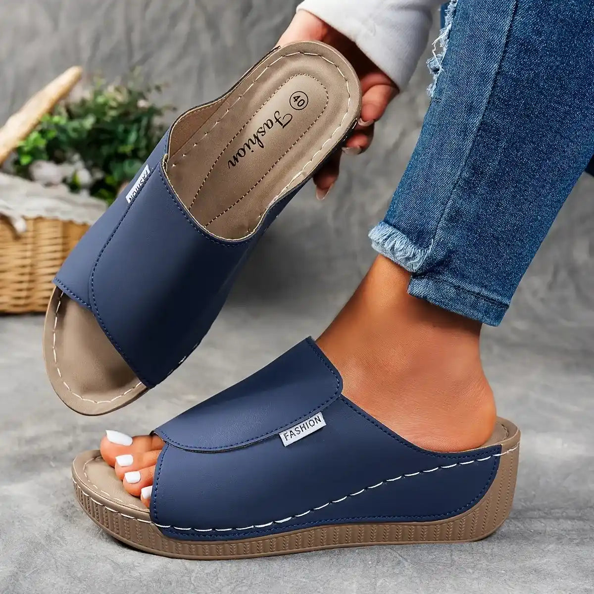 Women's Comfortable Thick Sole Arch Support Leather Slippers
