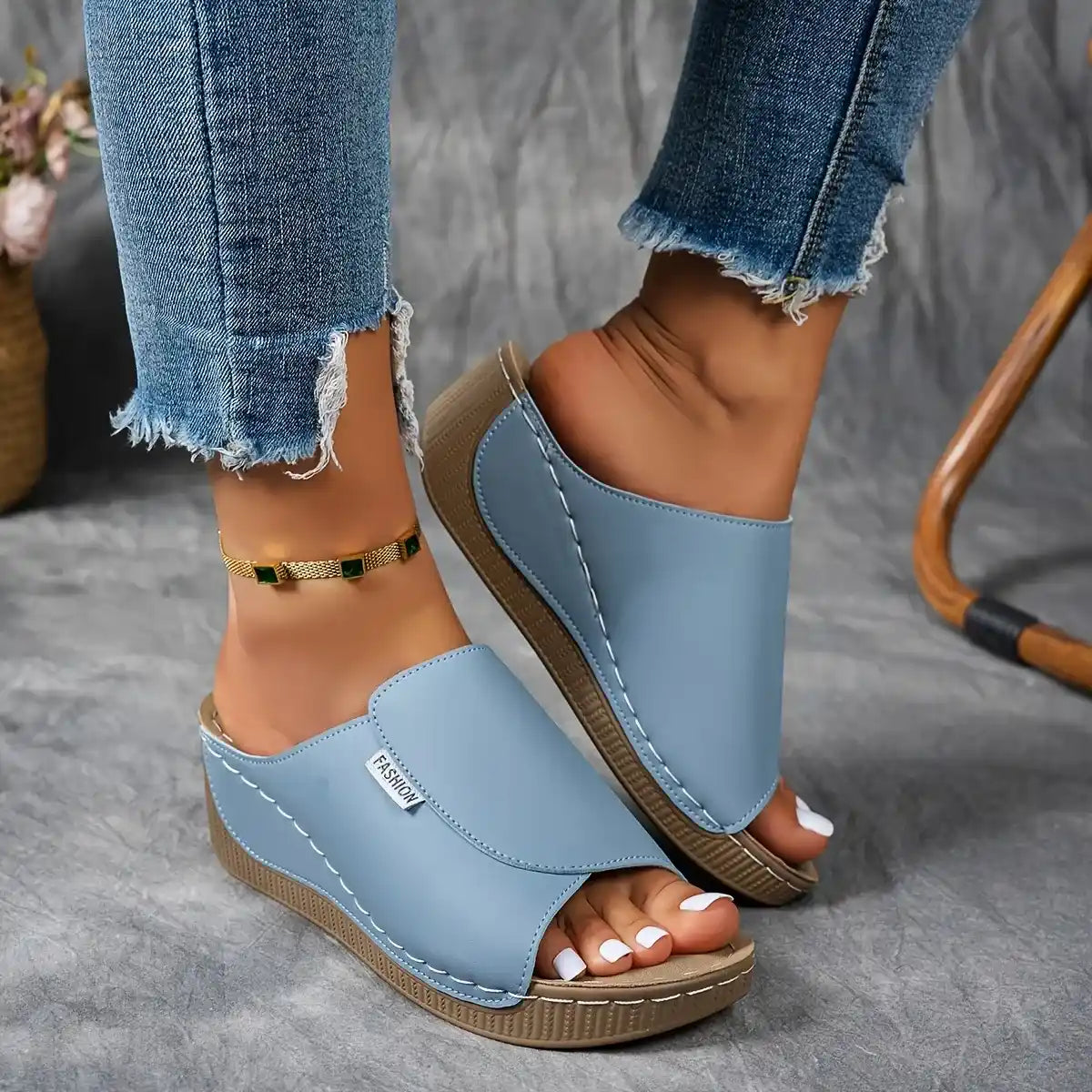 Women's Comfortable Thick Sole Arch Support Leather Slippers