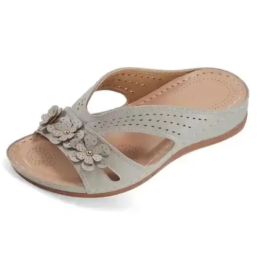 Wedge-heeled Thick-soled Hollow Rivet Flower Slippers